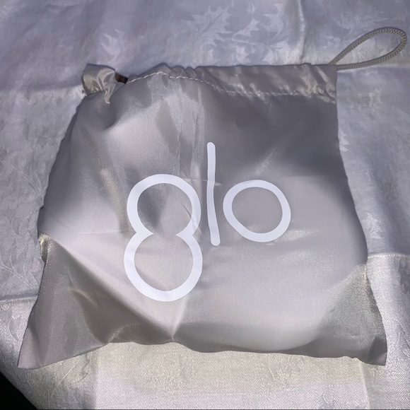 GLO Brilliant Teeth Whitening System - Picture 12 of 12